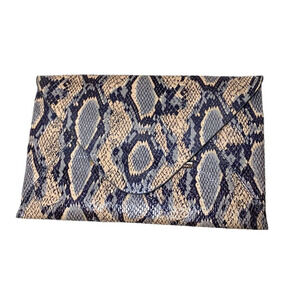 🌷BCBG MAXAZRIA🌷 Snake Print Clutch    